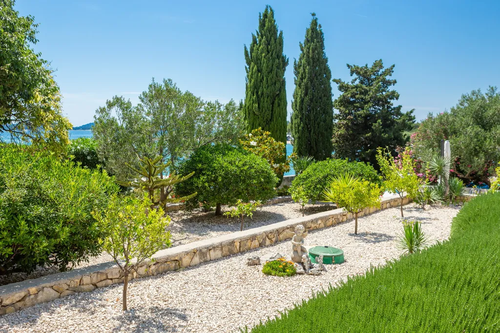 Seaside Family Villa with Pool in Betina
