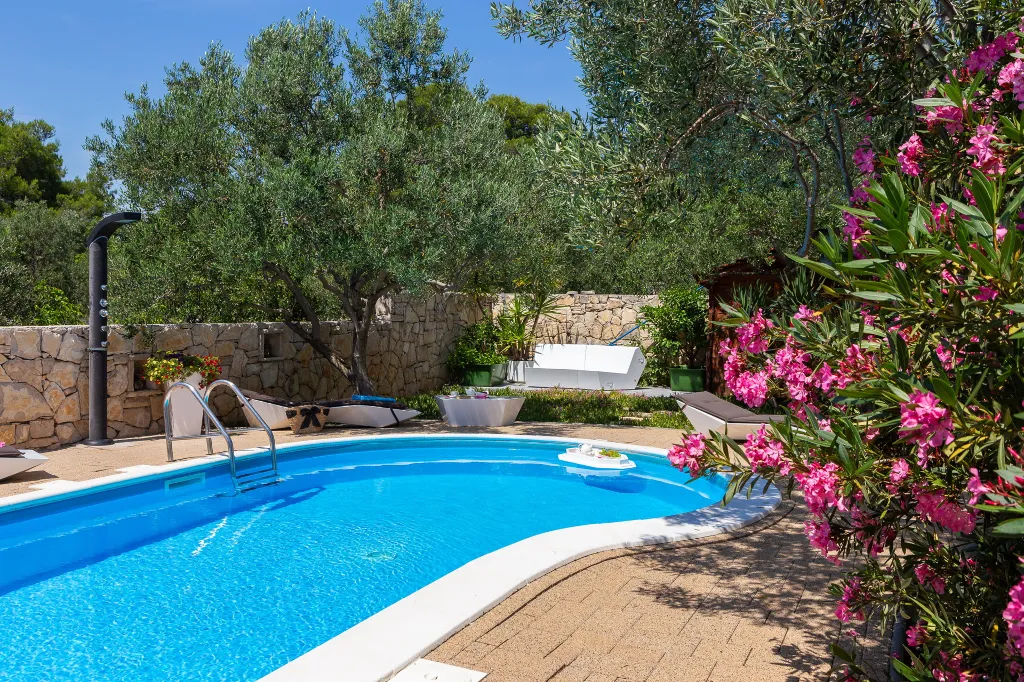 Seaside Family Villa with Pool in Betina