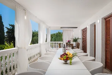 Seaside Family Villa with Pool in Betina