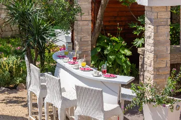 Seaside Family Villa with Pool in Betina