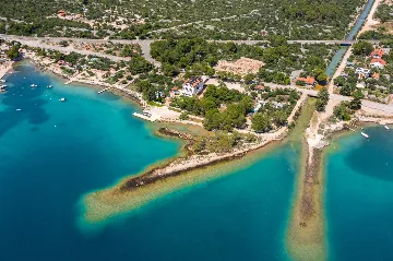 Seaside Family Villa with Pool in Betina