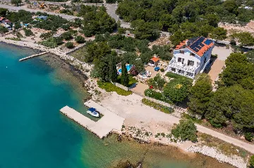 Seaside Family Villa with Pool in Betina