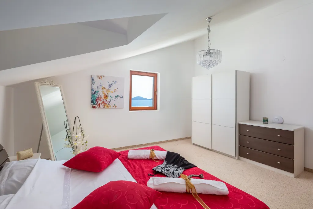Seaside Family Villa with Pool in Betina