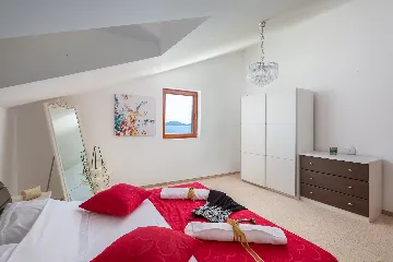 Seaside Family Villa with Pool in Betina