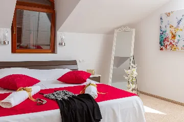 Seaside Family Villa with Pool in Betina