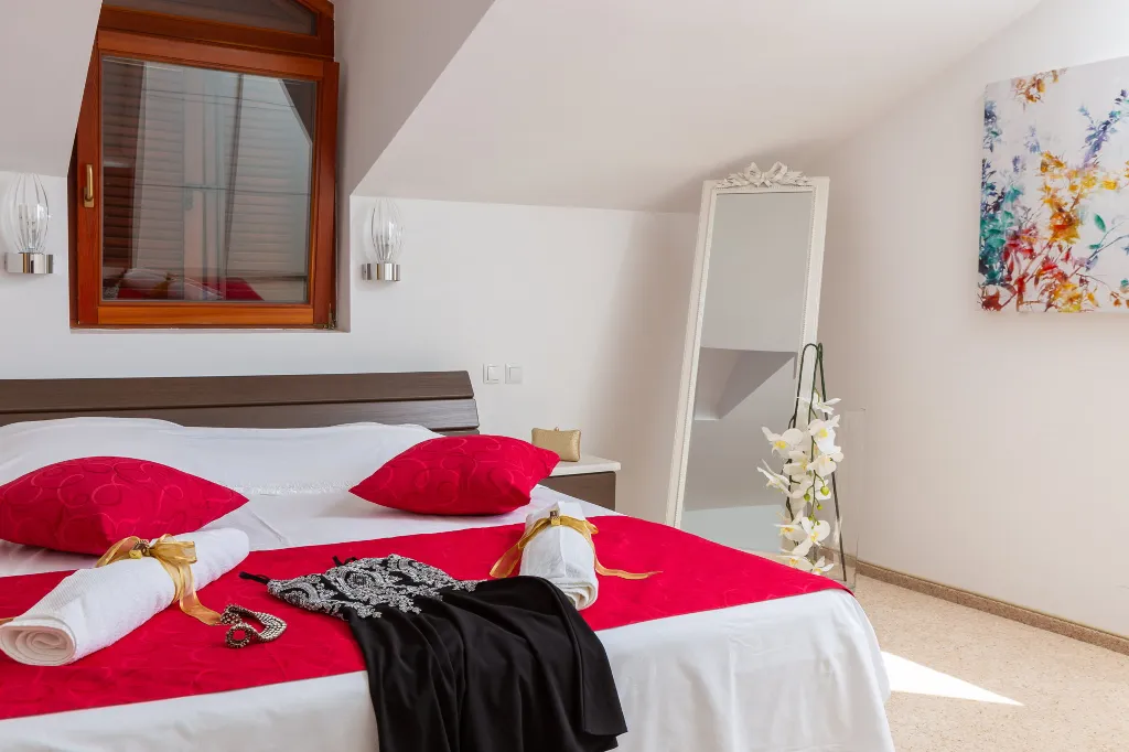 Seaside Family Villa with Pool in Betina