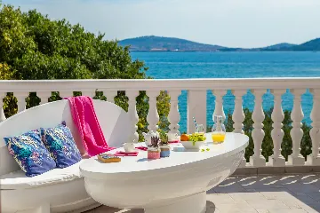 Seaside Family Villa with Pool in Betina