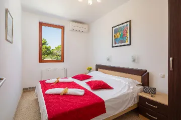 Seaside Family Villa with Pool in Betina