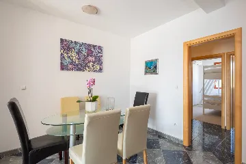 Seaside Family Villa with Pool in Betina