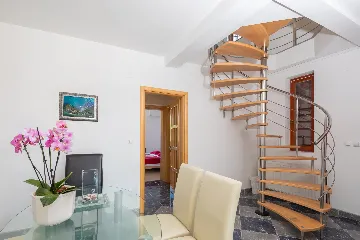 Seaside Family Villa with Pool in Betina