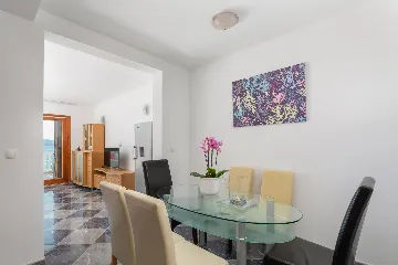 Seaside Family Villa with Pool in Betina