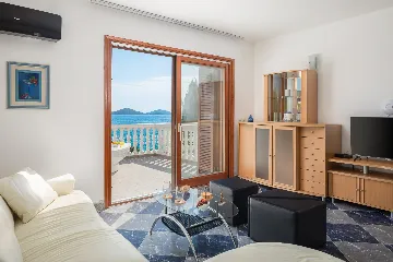 Seaside Family Villa with Pool in Betina