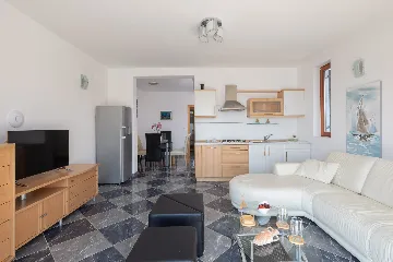 Seaside Family Villa with Pool in Betina