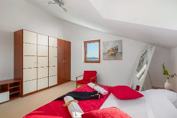 Seaside Family Villa with Pool in Betina