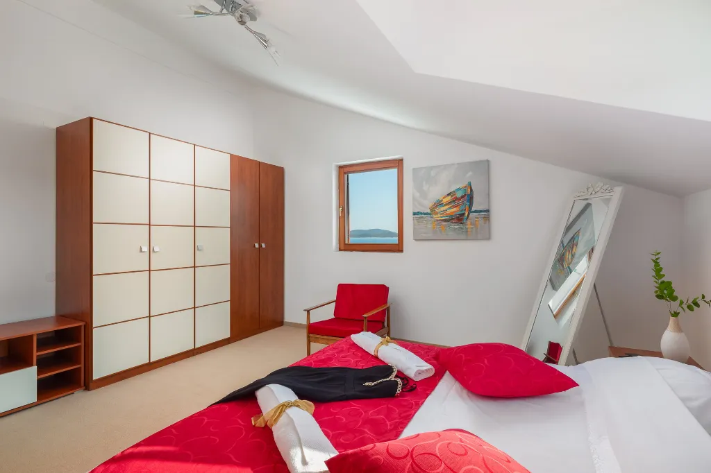 Seaside Family Villa with Pool in Betina