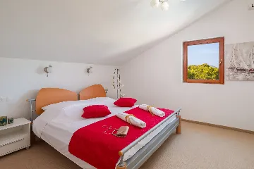 Seaside Family Villa with Pool in Betina