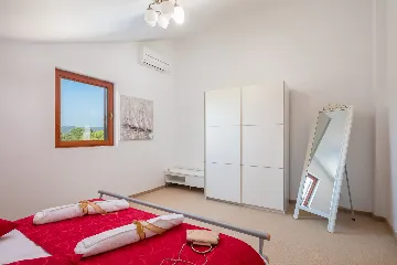 Seaside Family Villa with Pool in Betina