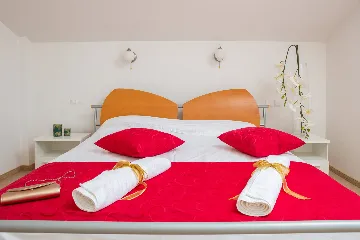 Seaside Family Villa with Pool in Betina