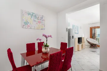 Seaside Family Villa with Pool in Betina