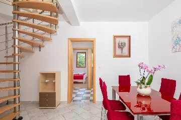 Seaside Family Villa with Pool in Betina