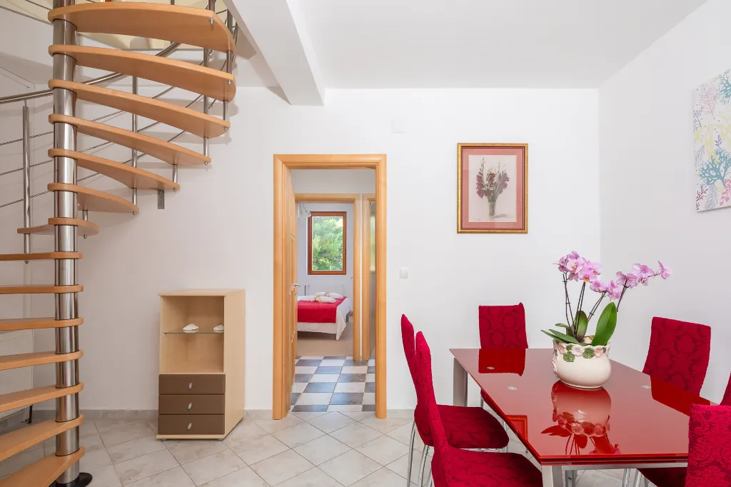 Seaside Family Villa with Pool in Betina
