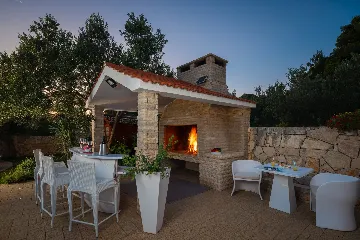 Seaside Family Villa with Pool in Betina