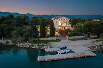 Seaside Family Villa with Pool in Betina