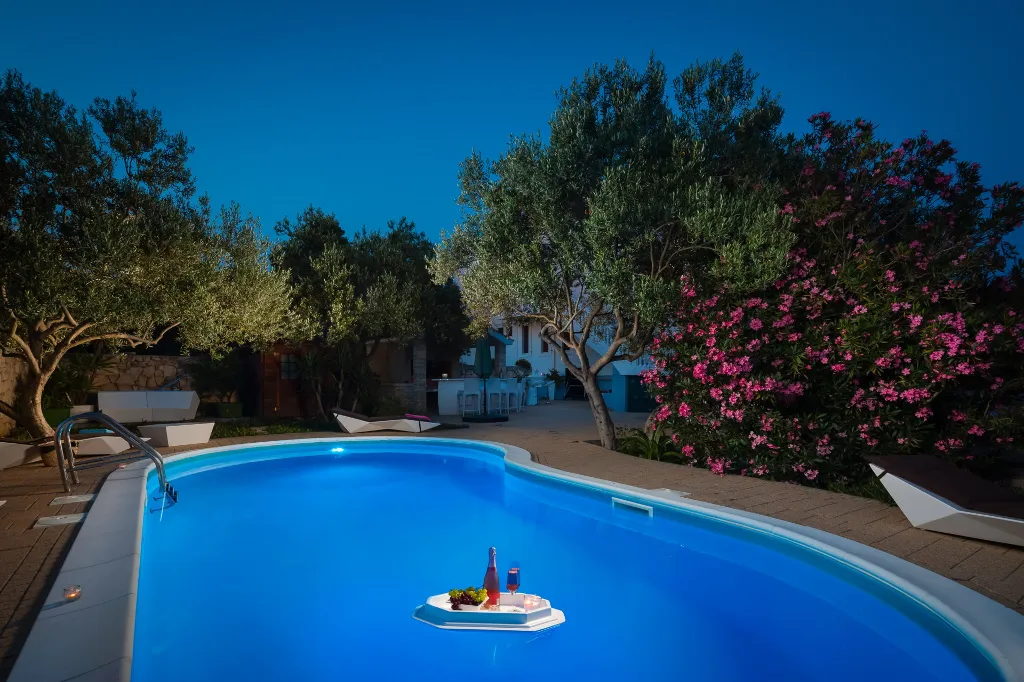 Seaside Family Villa with Pool in Betina