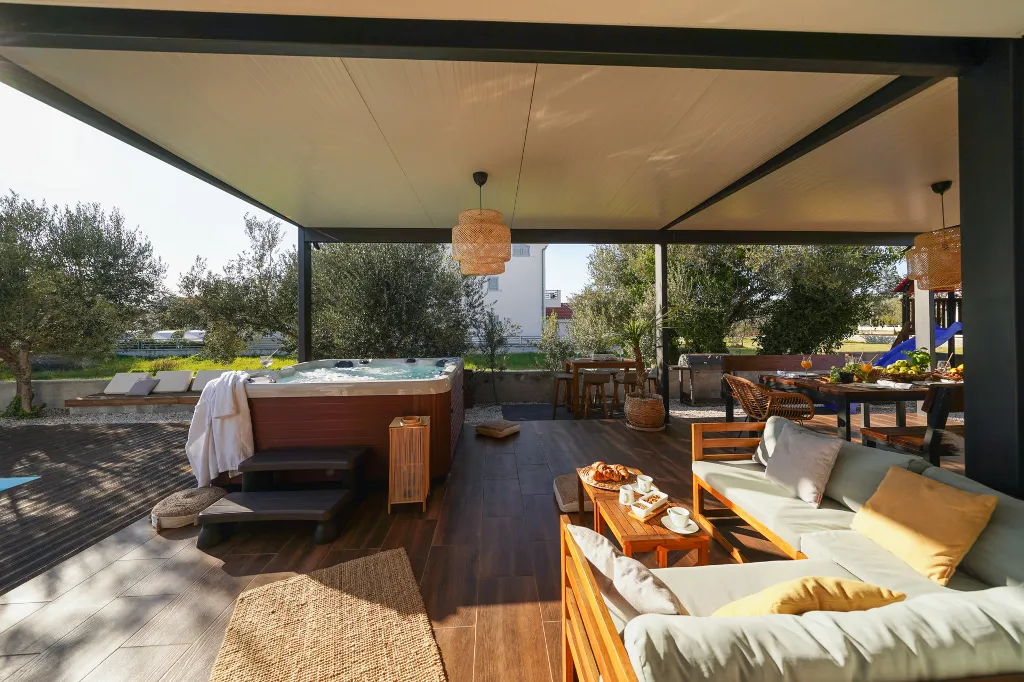 Family Villa with Pool in Sukošan
