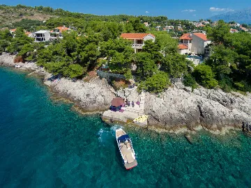 Beachfront Villa with Pool on Brac Island