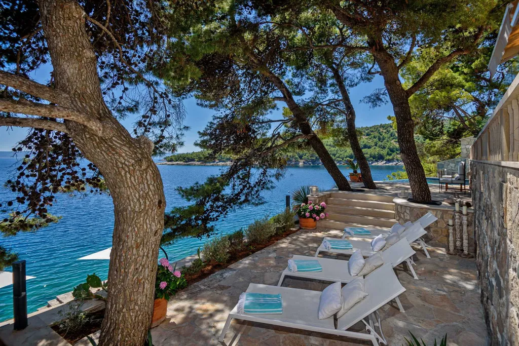 Beachfront Villa with Pool on Brac Island