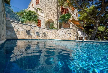 Beachfront Villa with Pool on Brac Island