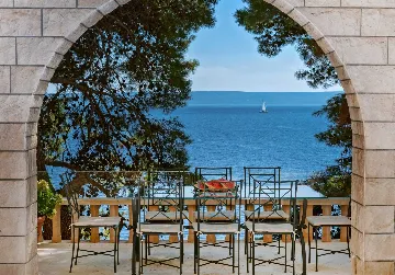 Beachfront Villa with Pool on Brac Island