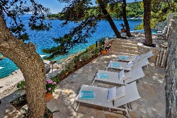 Beachfront Villa with Pool on Brac Island
