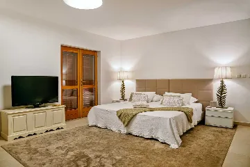 Beachfront Villa with Pool on Brac Island