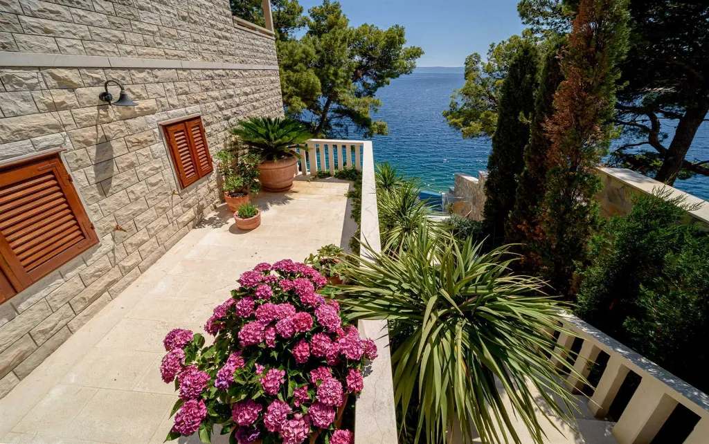 Beachfront Villa with Pool on Brac Island