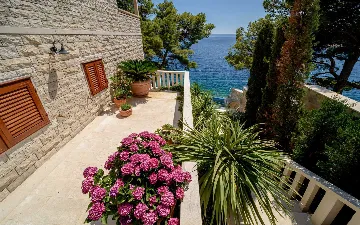 Beachfront Villa with Pool on Brac Island