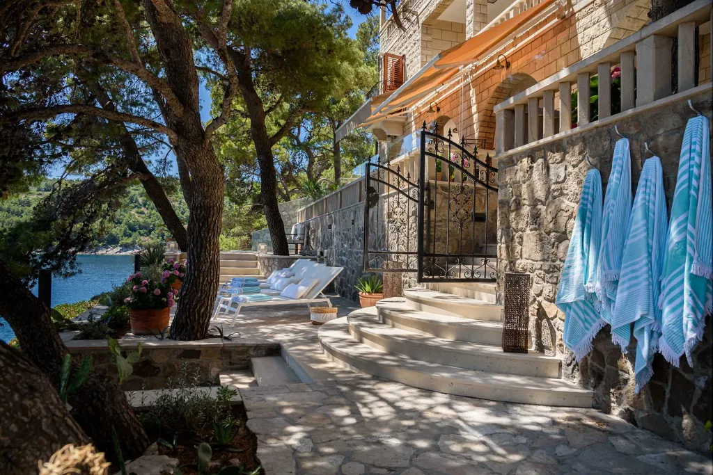 Beachfront Villa with Pool on Brac Island