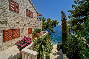 Beachfront Villa with Pool on Brac Island