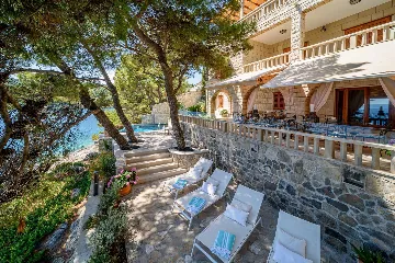 Beachfront Villa with Pool on Brac Island