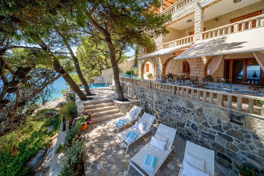 Beachfront Villa with Pool on Brac Island