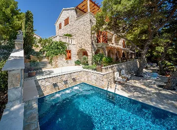 Beachfront Villa with Pool on Brac Island