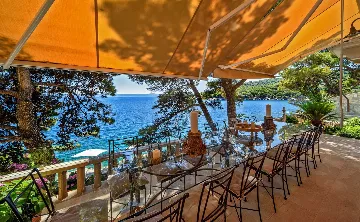 Beachfront Villa with Pool on Brac Island