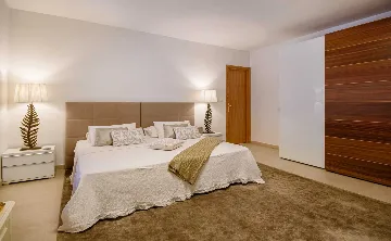 Beachfront Villa with Pool on Brac Island