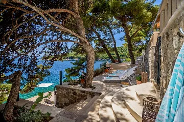 Beachfront Villa with Pool on Brac Island