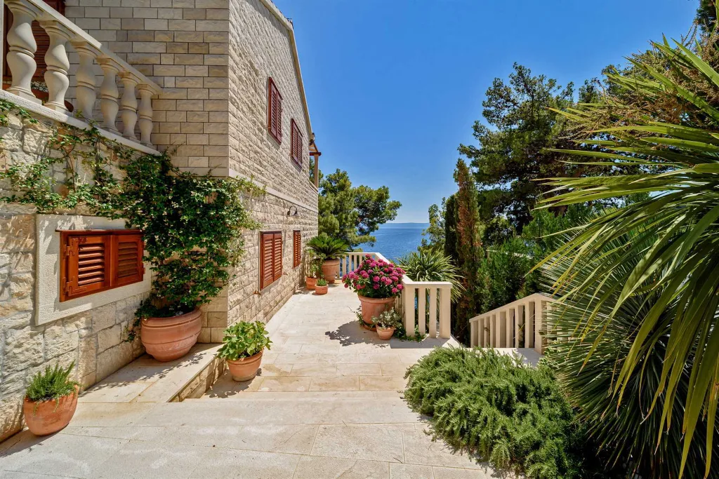 Beachfront Villa with Pool on Brac Island