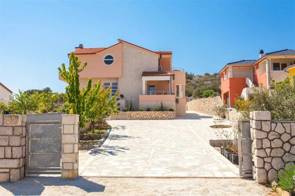 Modern Villa with Pool in Murter