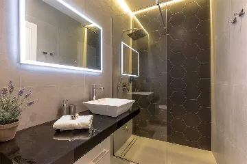 Modern Studio Apartment with Sauna Access in Split