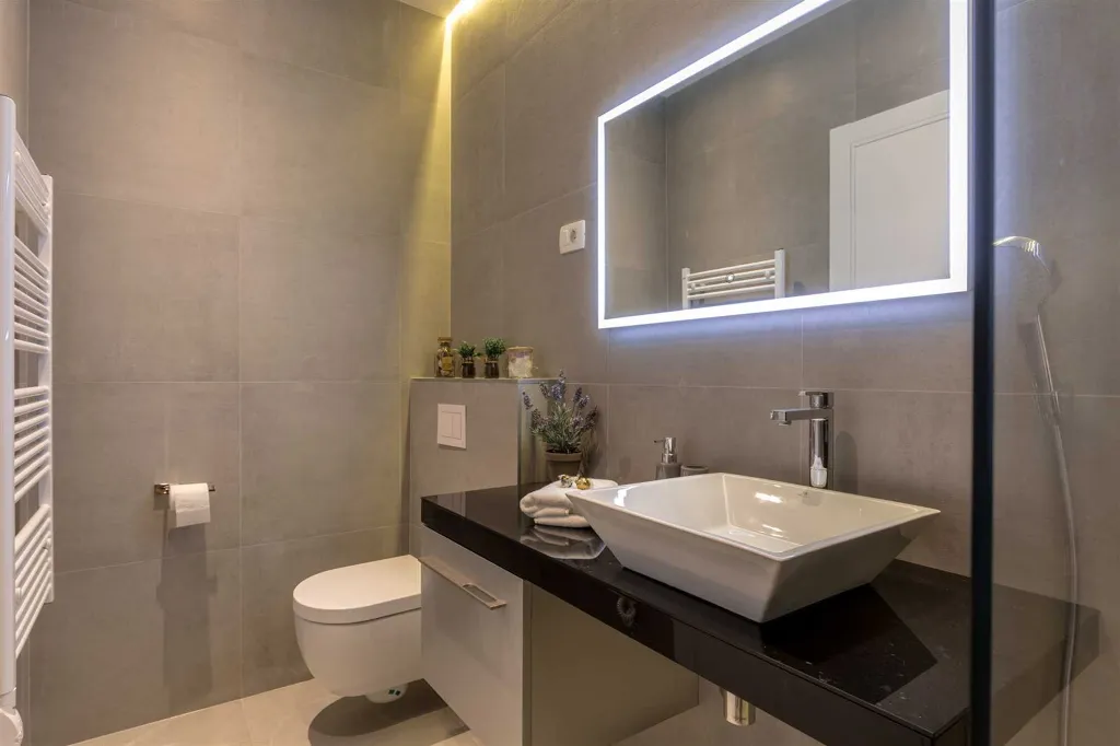 Modern Studio Apartment with Sauna Access in Split