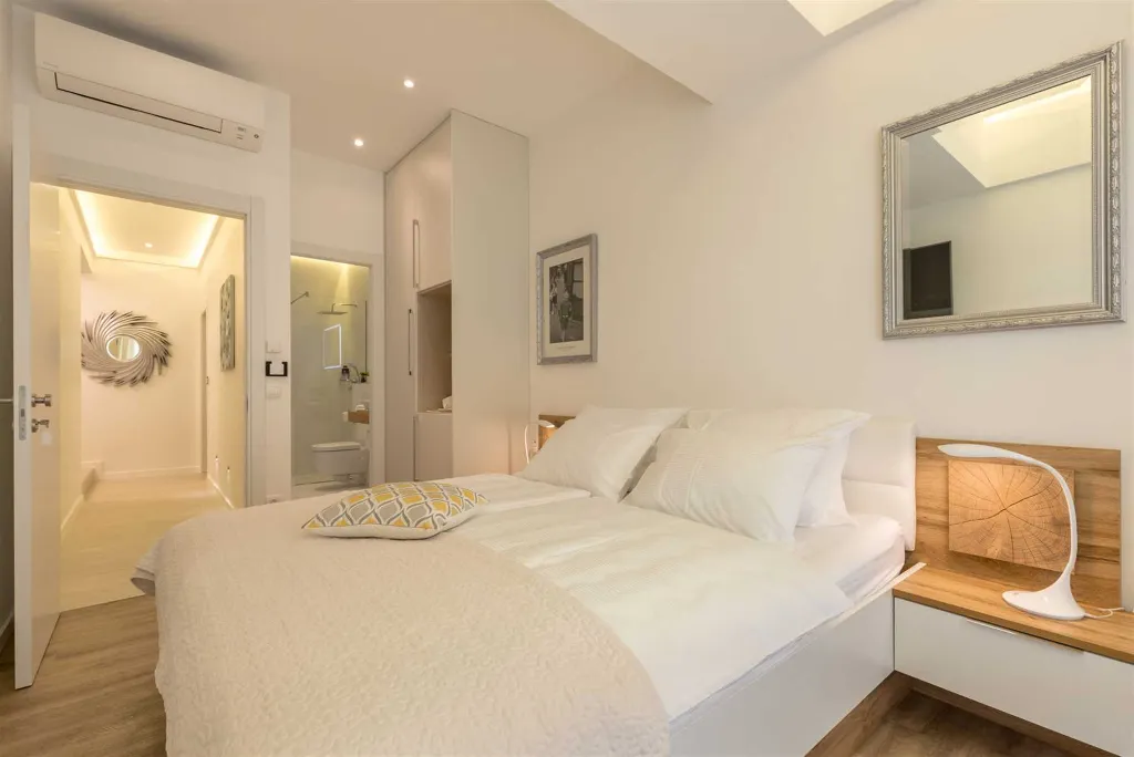 Sunny Double Apartment with Sauna Near Bačvice Beach, Split